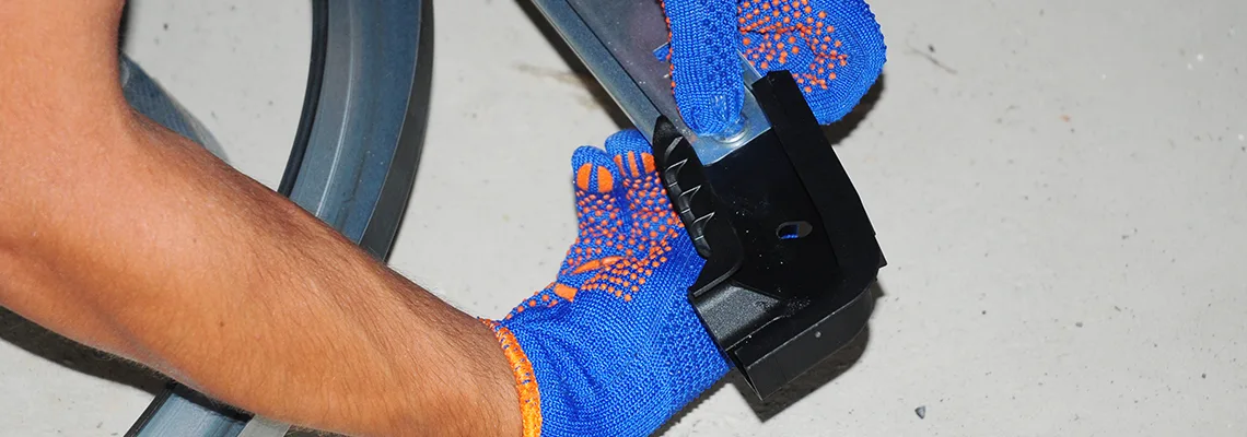 Sticky Roll Up Garage Door Repair in The Hammocks